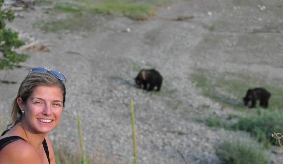 Muito felizes com nosso primeiro encontro com ursos na natureza, na região de Many Glacier, no Glacier Nacional Park, em Montana, nos Estados Unidos